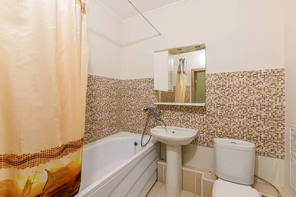 러시아 모스코 아파트 현대의 분위기 전반적 화장실 싱크대 화장실 — 스톡 사진