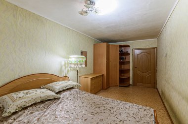 Rusya, Moskova... 27 Ocak 2020: İç mekan dairesi modern, parlak, rahat atmosfer. Genel temizlik, ev dekorasyonu, satılık ev hazırlığı.