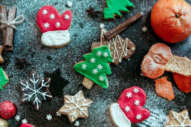 Noel gingerbread çerezleri tarçın ve anason şeker, şeker kamışı ile toz şeker