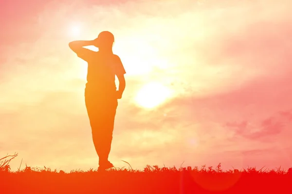 Silhouette donne che giocano al tramonto — Foto Stock