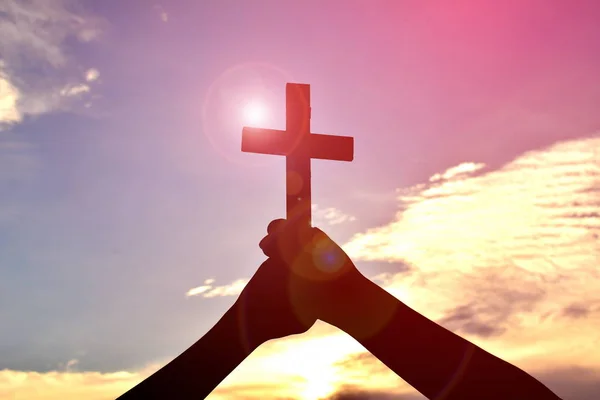 Silhouette people jesus and cross at sunset — Stock Photo, Image