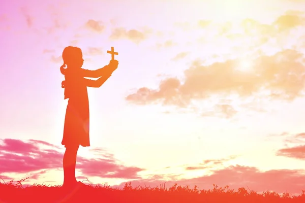 Silhouette people jesus and cross at sunset — Stock Photo, Image