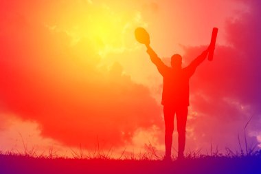 Bir plan üzerinde gökyüzü günbatımı siluet mühendislik. Vintage sesi ve seçici odak