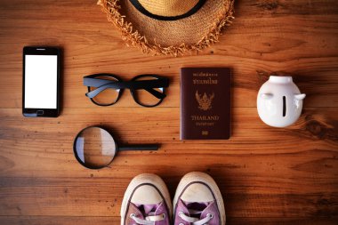 Tay pasaport ve şapka. Kavram seyahat