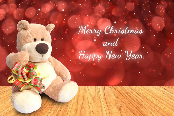 Gros plan ours en peluche avec boîte sur fond de Noël — Photo