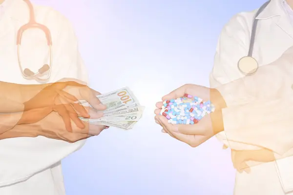 Double exposure of hand holding money and pill in hospital. — Stock Photo, Image
