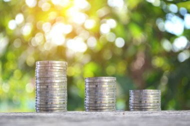 ahşap ağaç bokeh arka plan üzerinde sikke