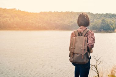 Doğada Asyalı kadınlar ve holiday.concept seyahat renk vintage sesi zamanında rahatla