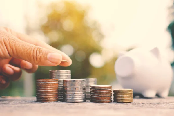 Hand holding coin on old wood tree bokeh — Stock Photo, Image