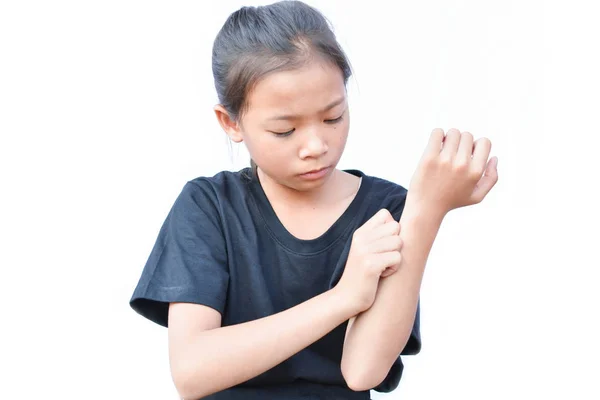 白色背景上的小亚洲女孩抓痒手 — 图库照片