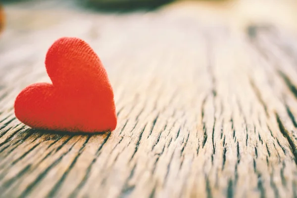 Valentine day red heart on old wood ,Hipster tone and soft focus — Stock Photo, Image