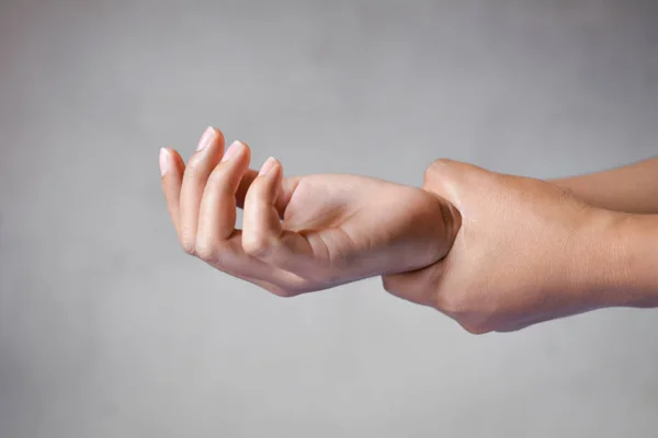 Close up of people scratch  itch hand  on gray background — Stock Photo, Image