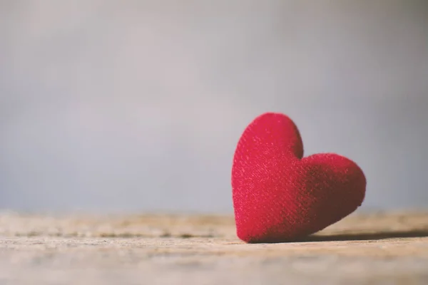 Valentine day red heart on old wood ,Hipster tone and soft focus — Stock Photo, Image