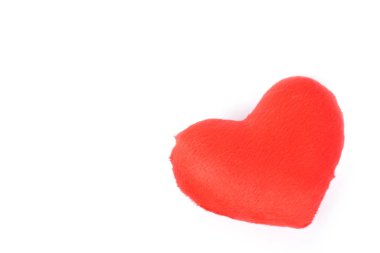 Beyaz arkaplanda kırmızı kalp şekli