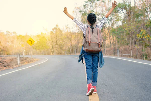 Happy Asian girl backpack  in nature background, Relax time on h — Stock Photo, Image