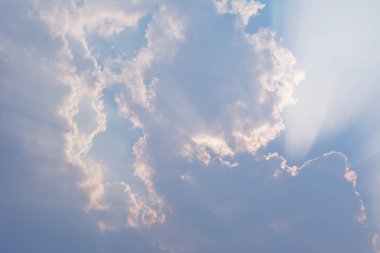 Gökyüzü bulut ve güneş ışığı arka plan 