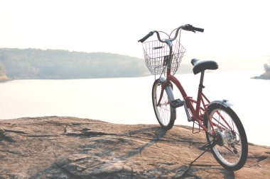 Hipster Bisiklet doğa arka plan üzerinde