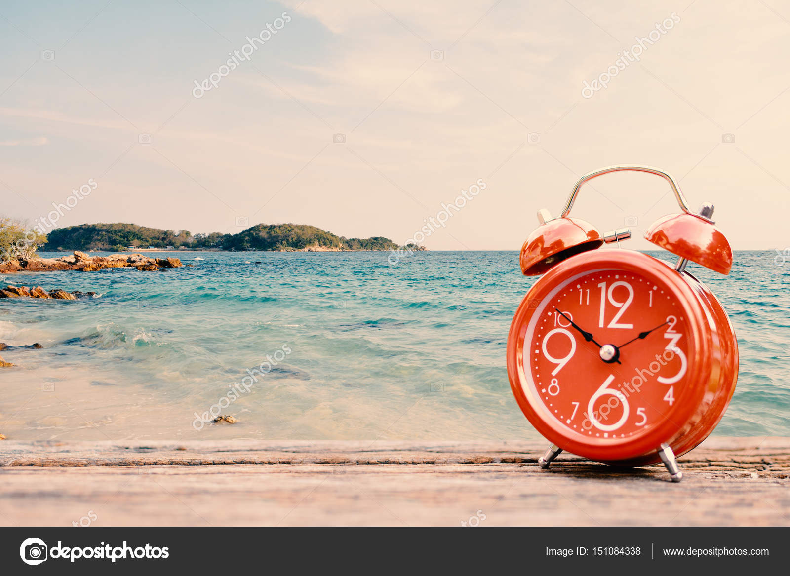 对表和海背景闹钟 图库照片 C Alohaflaminggo