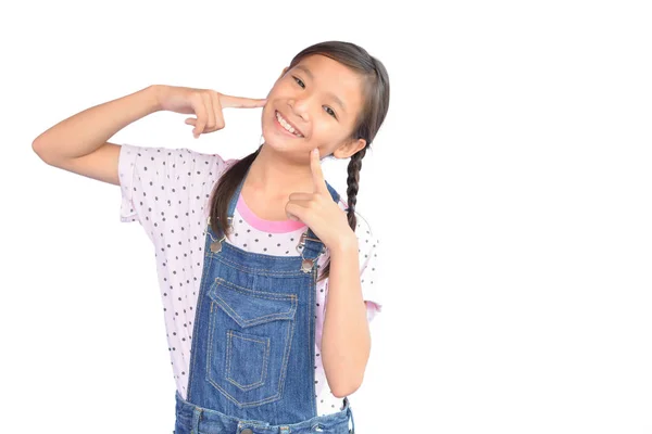 Ritratto di bambina asiatica su bianco — Foto Stock