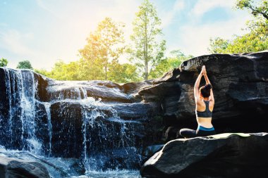 Doğa güzel kadınlar yoga