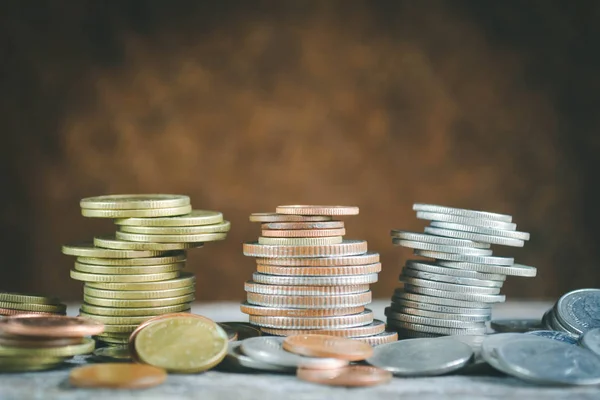 Close up  coin on wood background selective and soft focus hipster tone — Stock Photo, Image