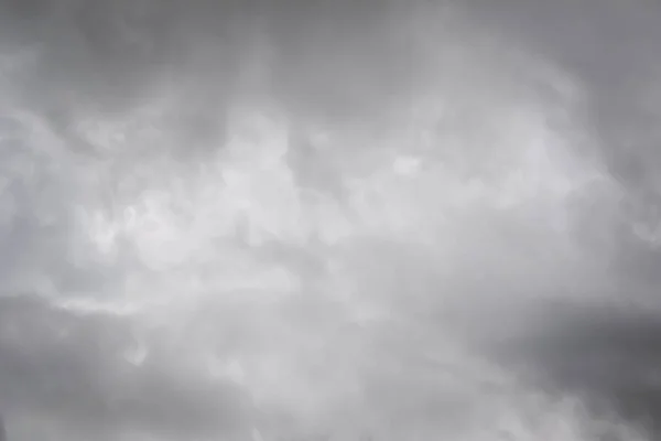 Himmel und Wolkensturm Hintergrund weicher Fokus — Stockfoto