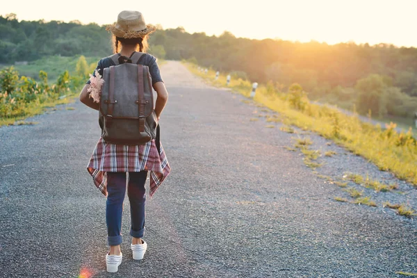 Happy Asian girl backpack on the road — Stock Photo, Image
