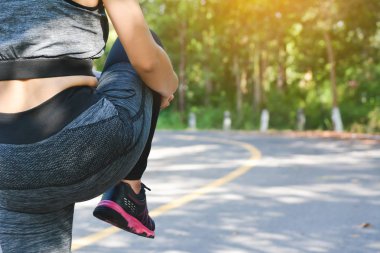 Kadın sağlığı için yolda çalıştırmadan önce ısınmak