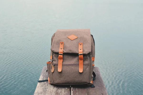 Borsa vintage in fondo alla natura — Foto Stock