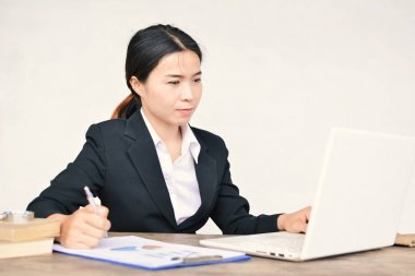Kağıt sayfası Office yazma iş kadınları, yakın çekim