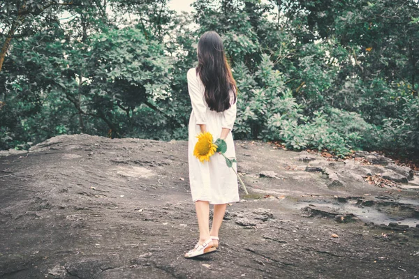 Hipster women hand holding sunflower — Stock Photo, Image