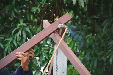 Adam vasıl iş kurmak bir ev kapatmak