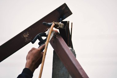 Adam vasıl iş kurmak bir ev kapatmak