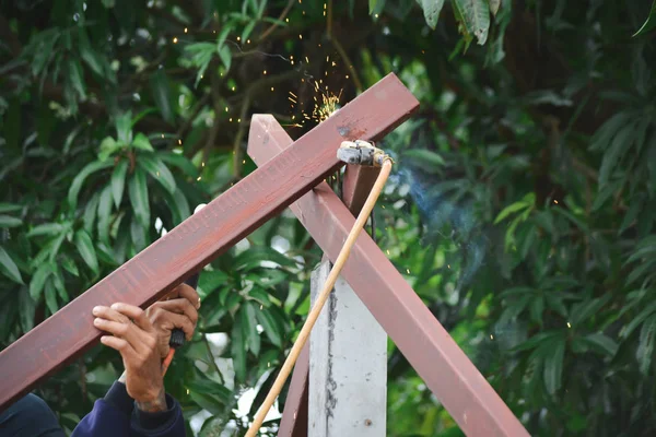 Adam vasıl iş kurmak bir ev kapatmak