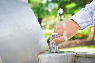 Kadınlar içme suyu musluk Park