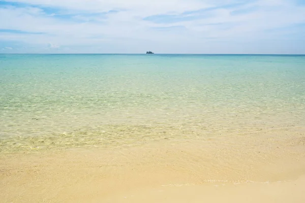 Tropical hermoso fondo de playa clara — Foto de Stock