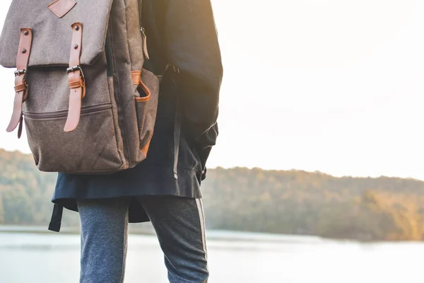 Aziatisch Meisje Rugzak Natuur Winterseizoen Ontspannen Tijd Concept Vakantiereizen Selectieve — Stockfoto