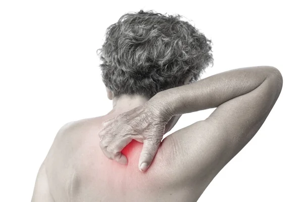 Yaşlı kadın sırt üstü beyaz arka plan, dermatit sorunu kavram sağlık kaşıntı