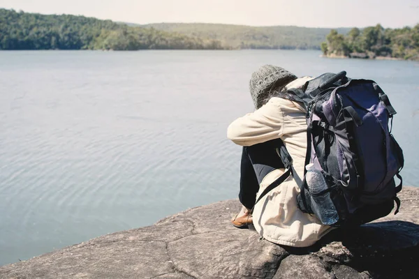 Aziatische Vrouw Backpacker Natuur Winterseizoen Ontspannen Tijd Concept Vakantiereizen Selectieve — Stockfoto