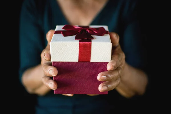 Old Female Hand Holding Gift Box Black Background Selective Soft — Stock Photo, Image