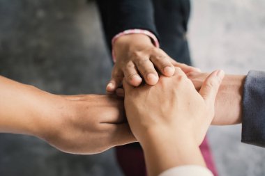 Eller birlikte ve başarılı iş ekip çalışması kavramı