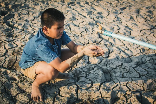 가뭄과 부족의 부족에 마시고 — 스톡 사진