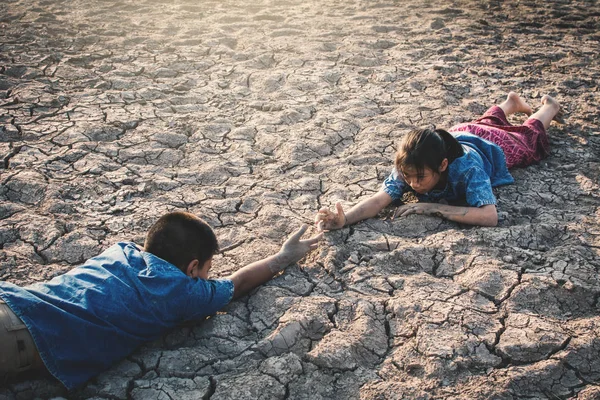 가뭄과 부족의 부족에 아시아 어린이 — 스톡 사진