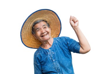 Beyaz bir arka plan üzerinde gülümseyen mutlu eski Asyalı kadın çiftçi