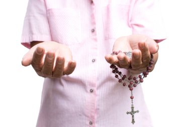 Beyaz arka plan, kavram umut ve ibadet dua eski eller kadın kapatmak