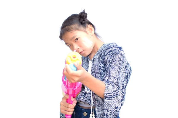 Aranyos Lány Játszik Vízipisztoly Fehér Háttér Songkran Fesztivál Thaiföldön Nyári — Stock Fotó