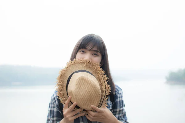 Mujer Asiática Feliz Relajante Concepto Viaje Vacaciones Enfoque Selectivo Suave —  Fotos de Stock