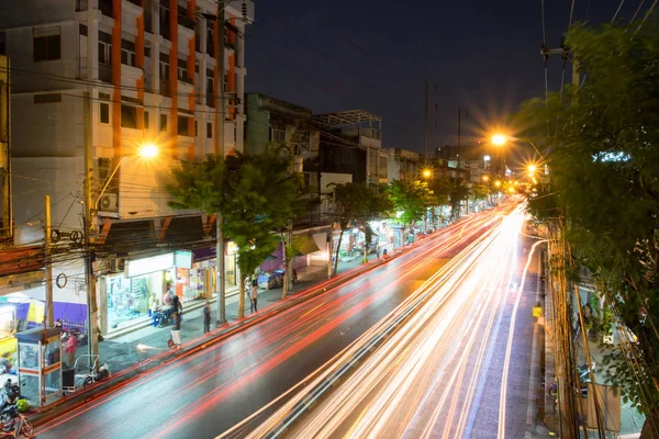 Vehículo semáforo de movimiento en Bangkok — Foto de Stock