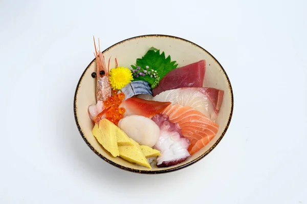 Varietà Donburi premium pesce crudo con frutti di mare impostato su ri giapponese — Foto Stock