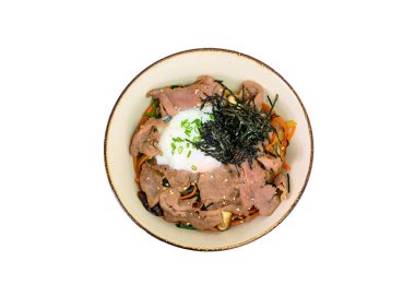 Donburi wagyu biftek dilimleri, onsen yumurtası, pirinç, sebze...